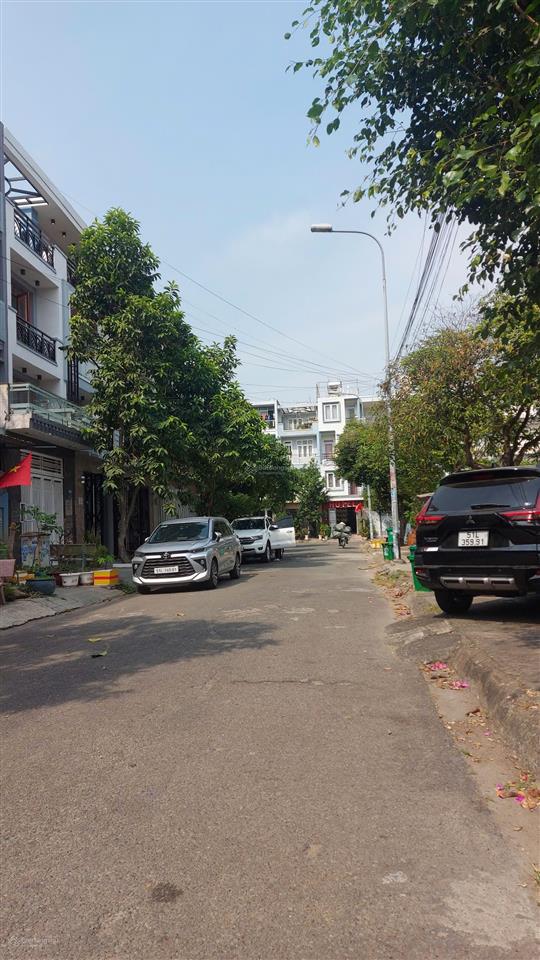 6 chdv 2 tầng dòng tiền 15tr/tháng ngay lê văn việt, đh gtvt, viện cảnh sát. dt sàn 115m2