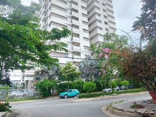 Góc 2 mặt tiền đường 672 ngay metro, chợ kiến thiết ubnd q9 cũ khu biệt thự dt 14*23