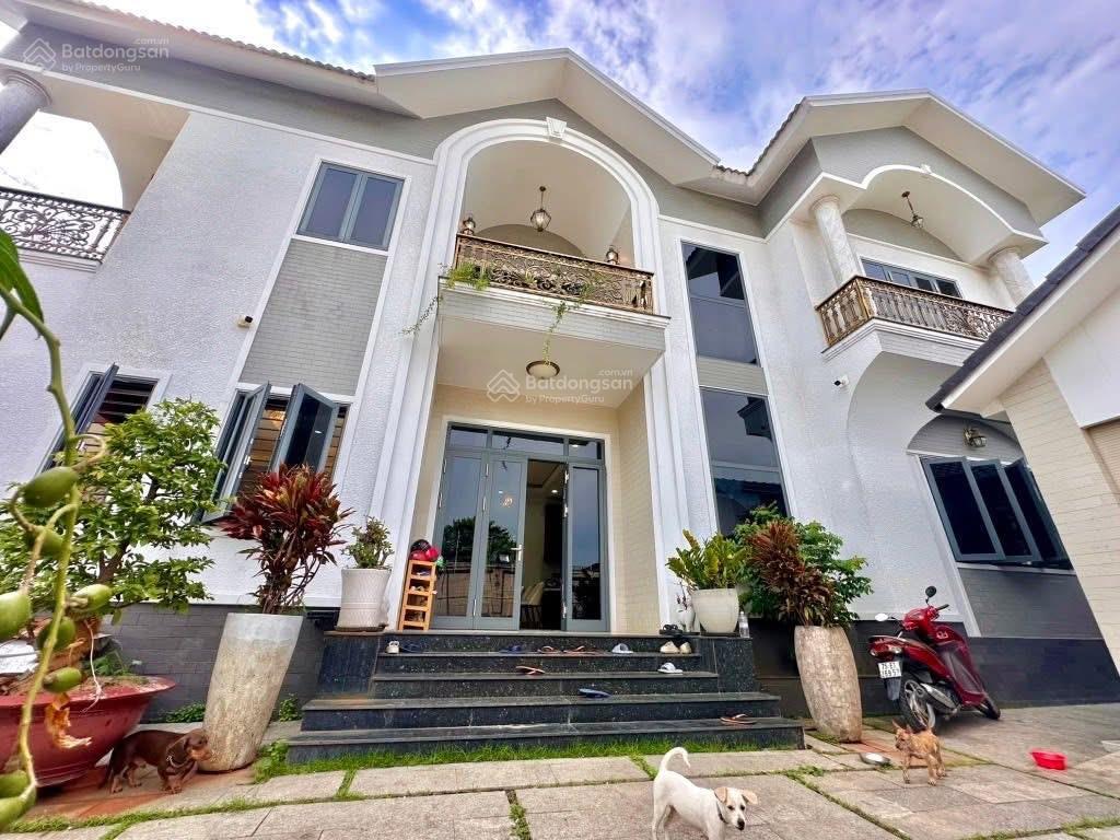 Bán gấp biệt thự 375m2, 14,5 tỷ tại vĩnh phú 38 , thuận an. tiền xây dựng gần bằng tiền xây dựng