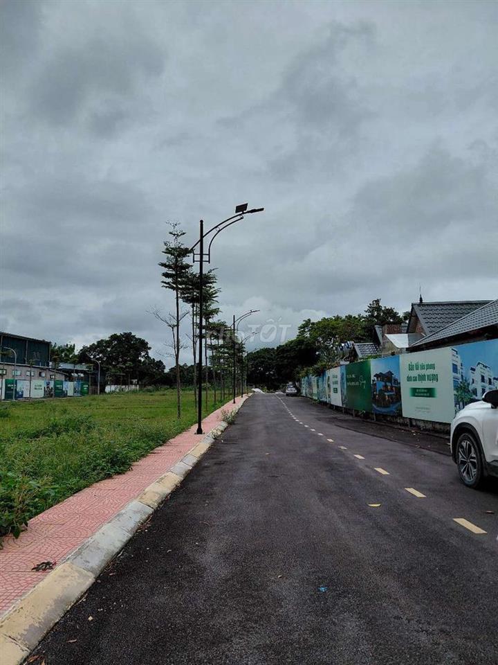Đất La Gián ,Sơn Tây,HN ,cách qlo 21 chỉ 100m ,2 mặt tiền ,kinh doanh