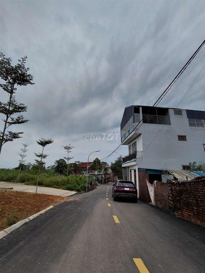 BÁN ĐẤT TẶNG NHÀ XÓM MIỄU THẠCH THẤT TRƯỚC NHÀ OTO TRÁNH SÁT  ĐHFPT
