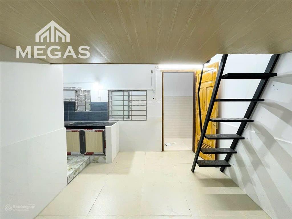 Phòng bancol có gác sẵn máy lạnh ngay cuối lê thúc hoạch  bình long