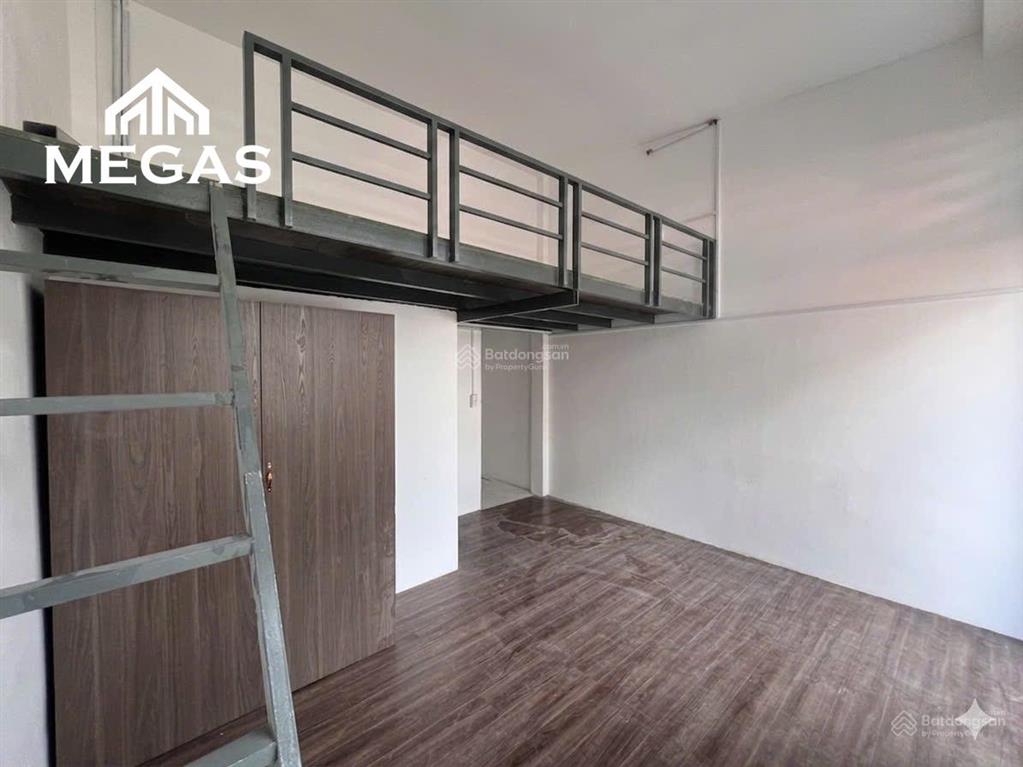 Khai trương phòng ban công có gác, tách bếp sẵn nội thất