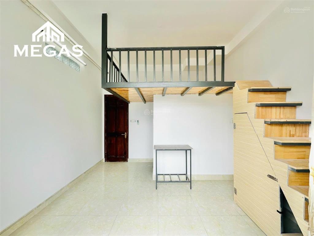 Phòng gác gỗ cao cấp nằm ngay lê thúc hoạch  nguyễn sơn  aeon tân phú