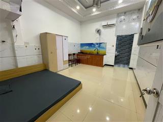 Trống phòng trệt rộng cho khách ở gia đình hoặc nhóm bạn nội thất như hình