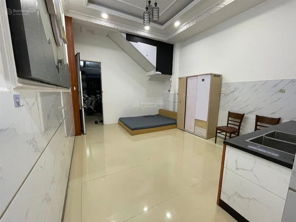Trống phòng trệt rộng cho khách ở gia đình hoặc nhóm bạn nội thất như hình