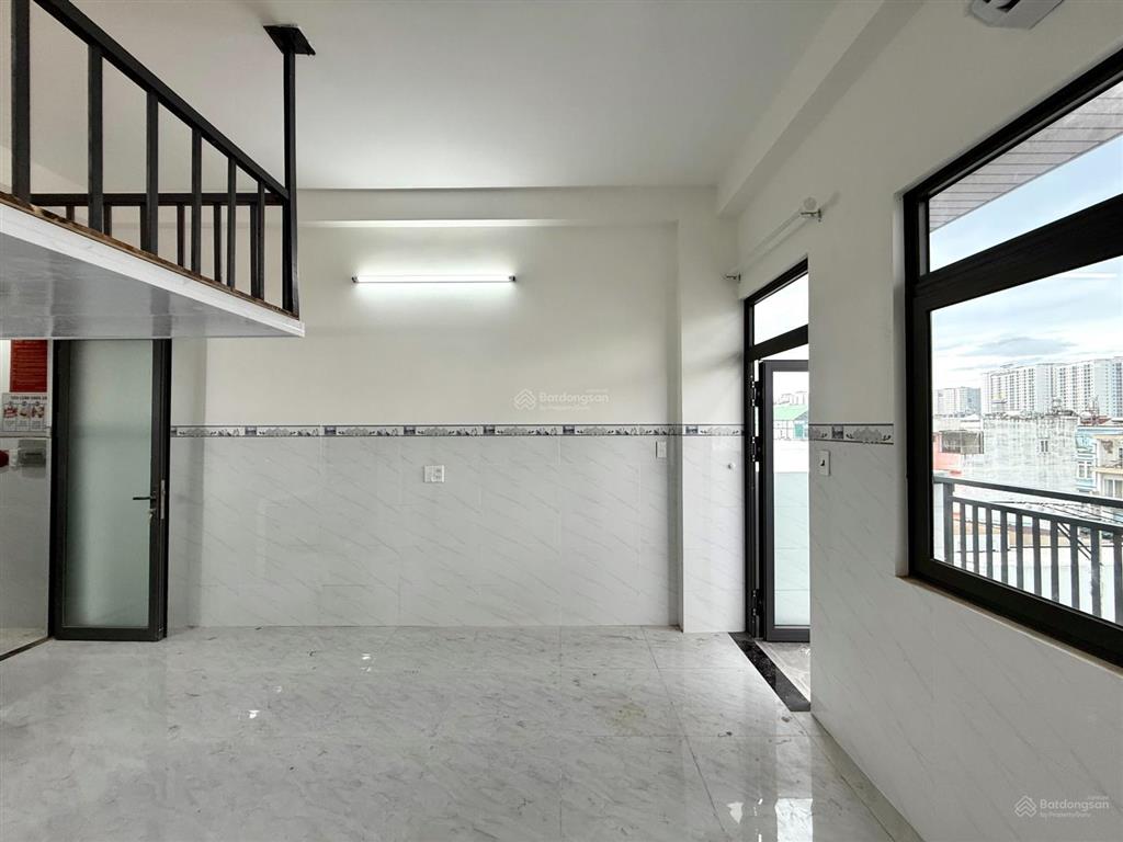 Phòng ban công full nội thất máy giặt riêng  thang máy  mới xây 100%