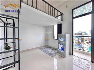 Phòng ban công có gác siêu thoáng nằm ngay thoại ngọc hầu kế bên đại học văn hiến