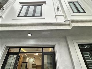 Nhà đẹp 4 tầng sân cổng phố miếu hai xã