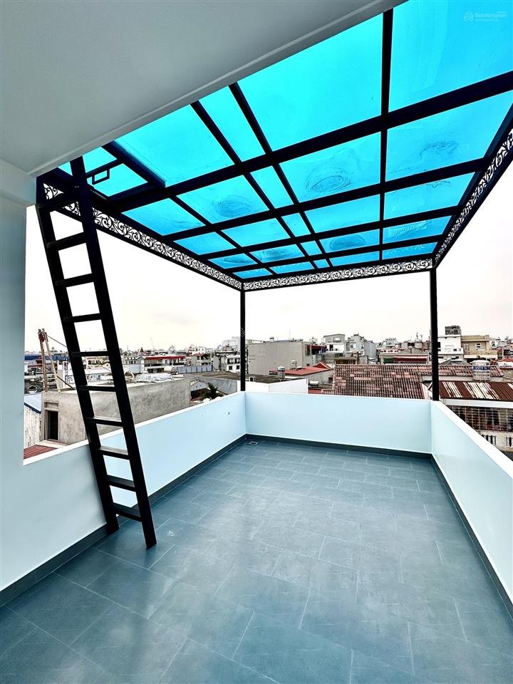 Nhà 5 tầng thang máy mặt ngõ hồ sen  ô tô vào trong ngõ