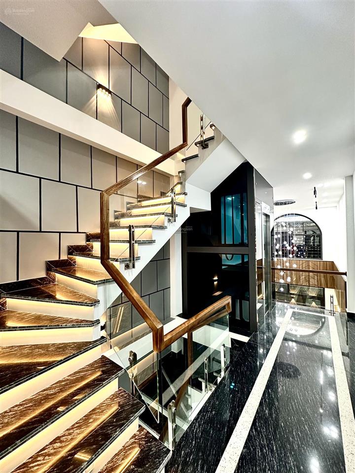 Nhà 5 tầng thang máy mặt ngõ hồ sen  ô tô vào trong ngõ