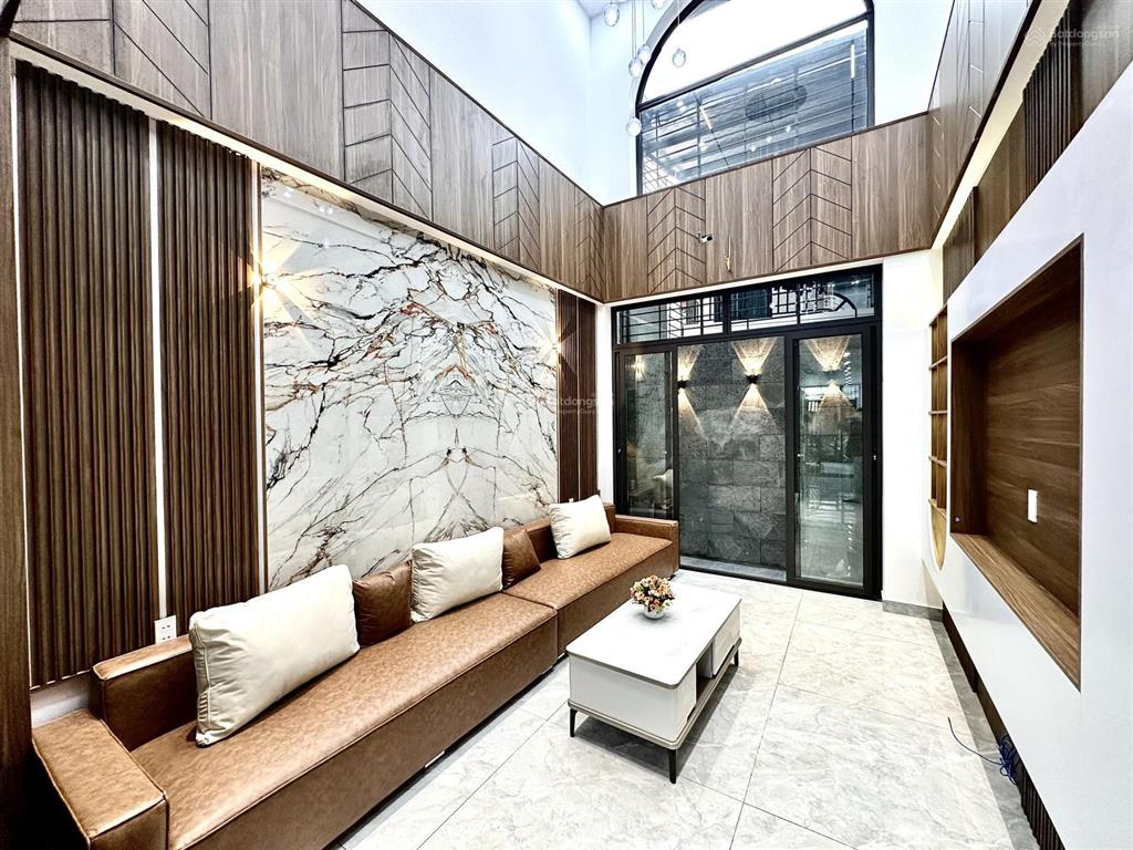 Nhà 5 tầng thang máy mặt ngõ hồ sen  ô tô vào trong ngõ