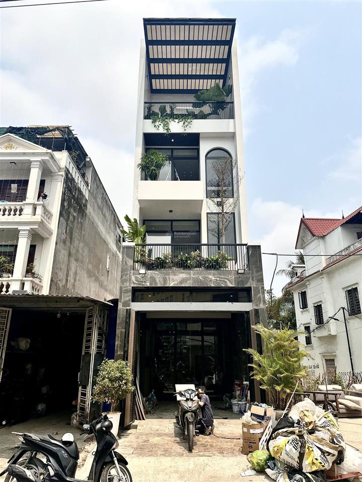 Nhà 4 tầng thang máy mặt đường tuyến 2 thiên lôi  aeon mall  full nội thất  đường ô tô