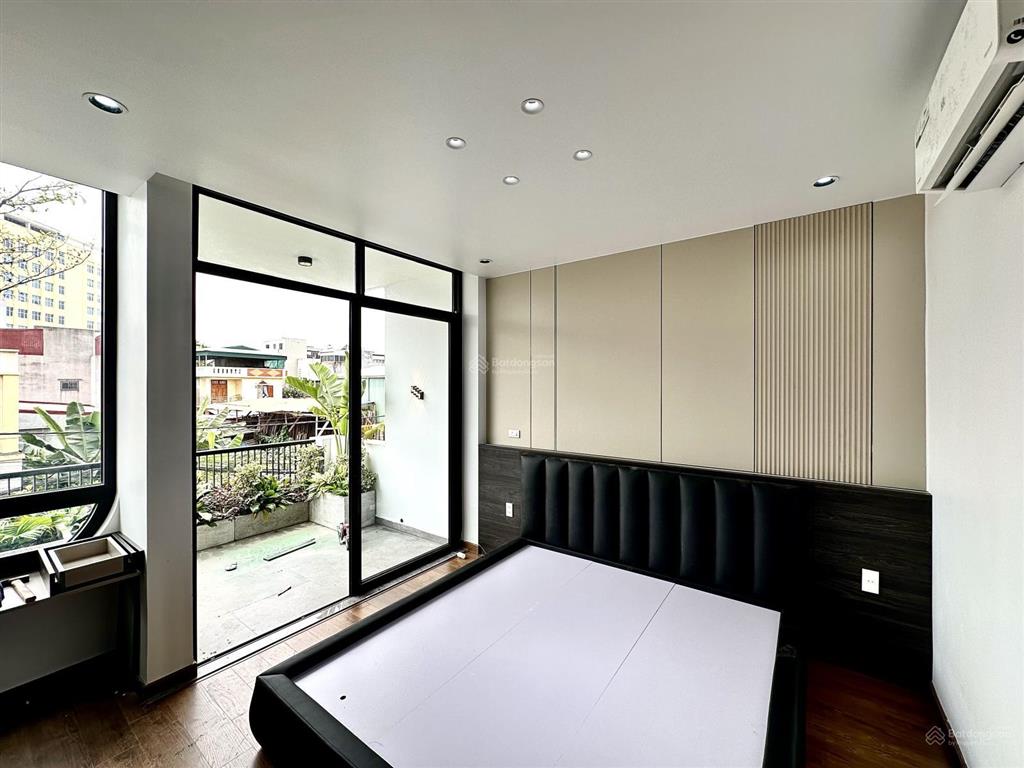 Nhà 4 tầng thang máy mặt đường tuyến 2 thiên lôi  aeon mall  full nội thất  đường ô tô