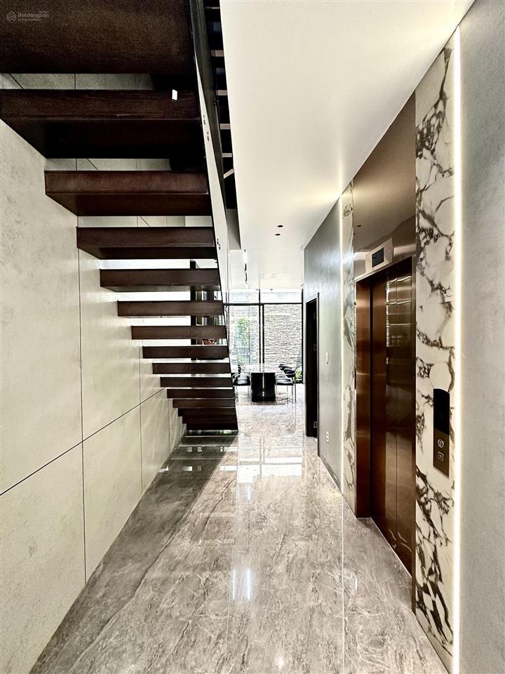 Nhà 4 tầng thang máy mặt đường tuyến 2 thiên lôi  aeon mall  full nội thất  đường ô tô