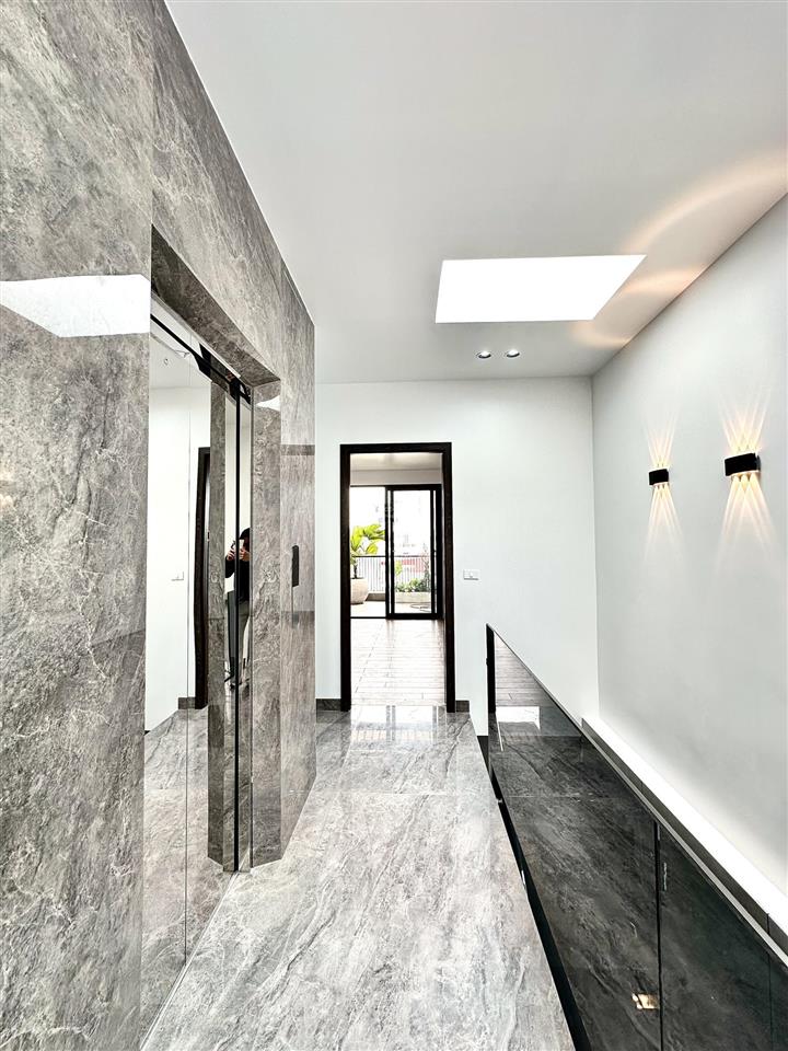 Nhà 4 tầng thang máy mặt đường tuyến 2 thiên lôi  aeon mall  full nội thất  đường ô tô