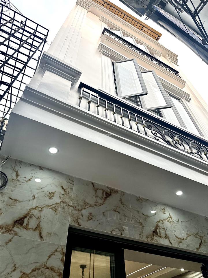 Nhà 4 tầng xây mới phố hai bà trưng  full nội thất