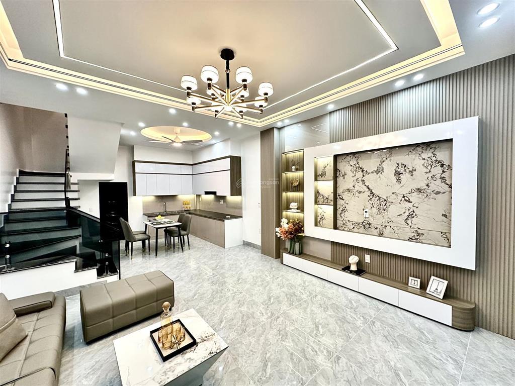 Nhà 4 tầng xây mới phố hai bà trưng  full nội thất