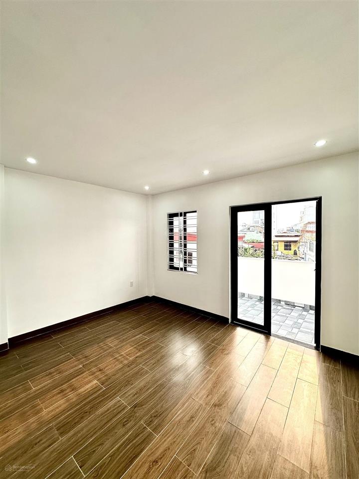 Nhà 4 tầng xây mới phố hai bà trưng  full nội thất