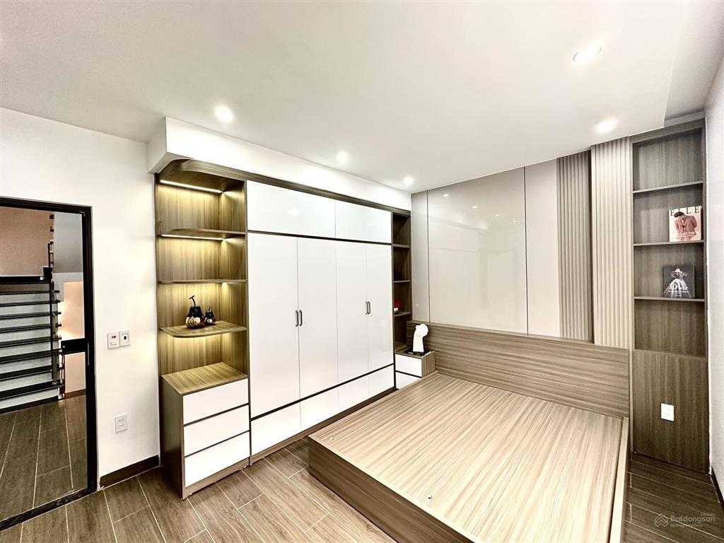 Nhà 4 tầng xây mới phố hai bà trưng  full nội thất