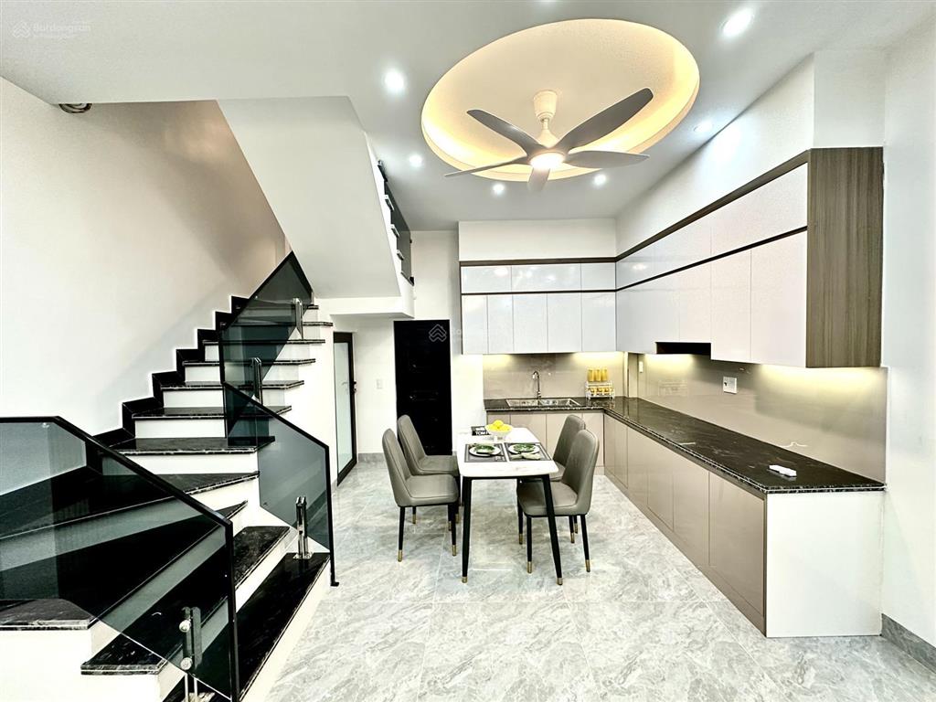 Nhà 4 tầng xây mới phố hai bà trưng  full nội thất