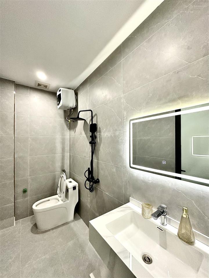 Nhà 4 tầng xây mới phố hai bà trưng  full nội thất