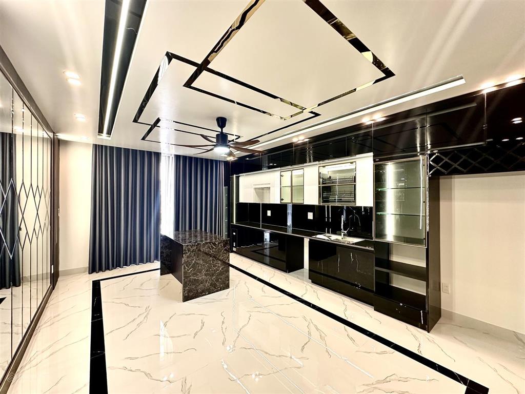 Nhà mặt đường tuyến 2 chợ hàng  135m2 x 5 tầng có thang máy  full nội thất