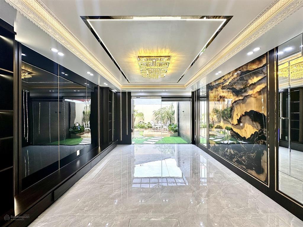 Nhà mặt đường tuyến 2 chợ hàng  135m2 x 5 tầng có thang máy  full nội thất