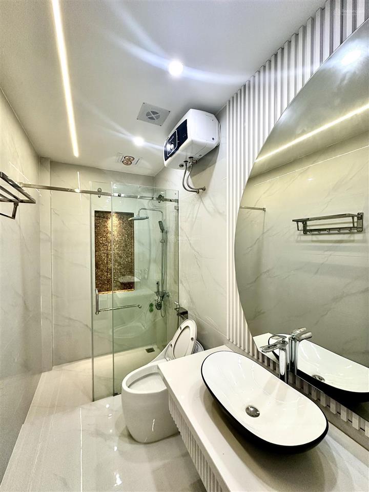 Nhà mặt đường tuyến 2 chợ hàng  135m2 x 5 tầng có thang máy  full nội thất