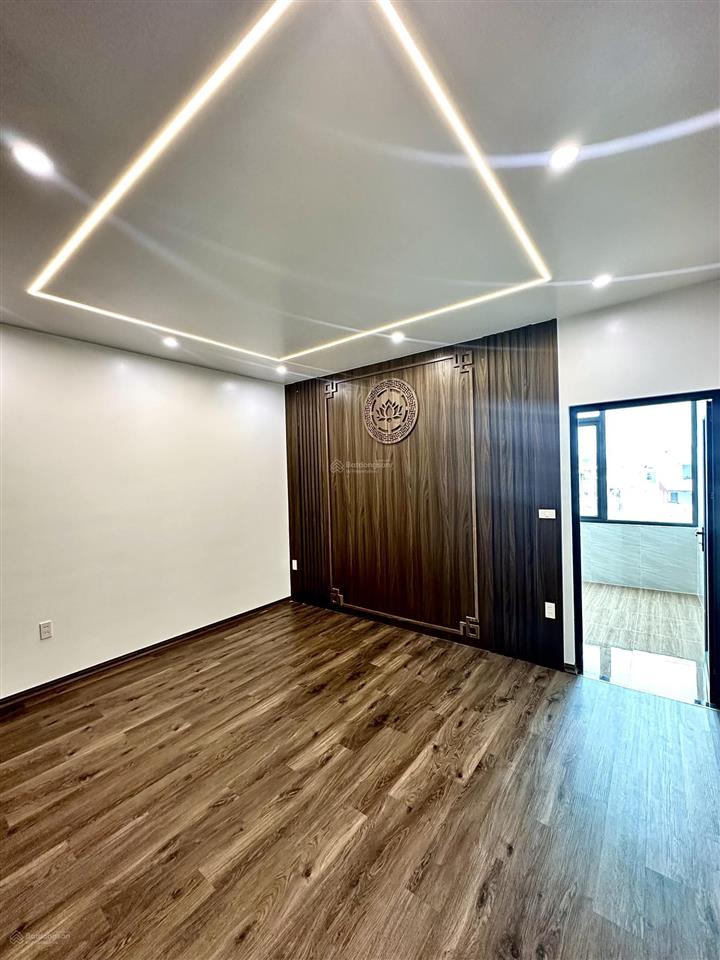 Nhà mặt đường tuyến 2 chợ hàng  135m2 x 5 tầng có thang máy  full nội thất