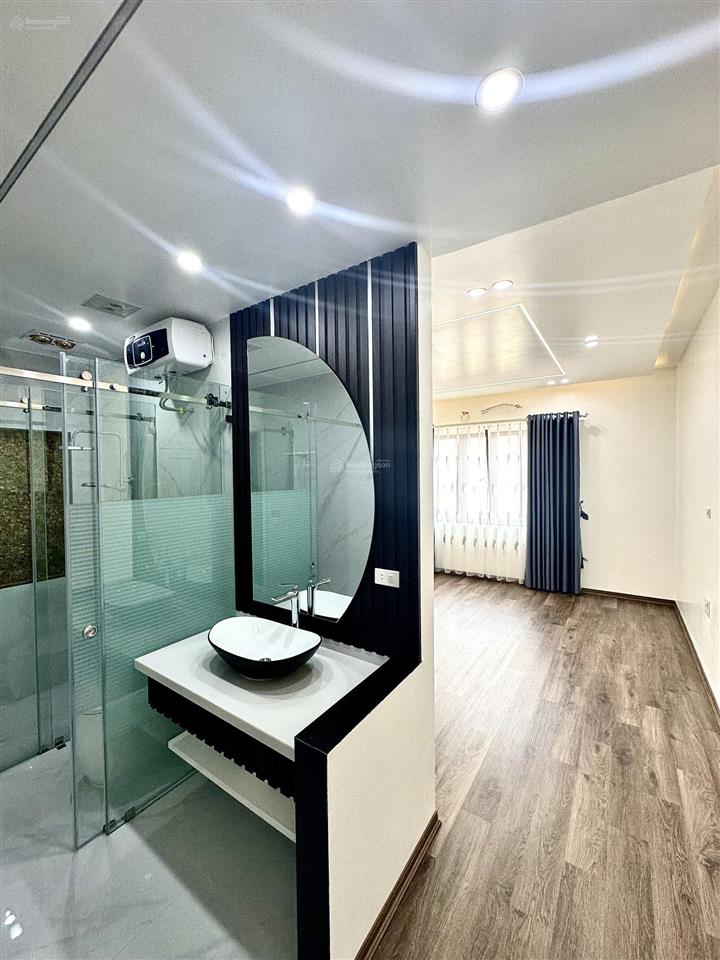 Nhà mặt đường tuyến 2 chợ hàng  135m2 x 5 tầng có thang máy  full nội thất