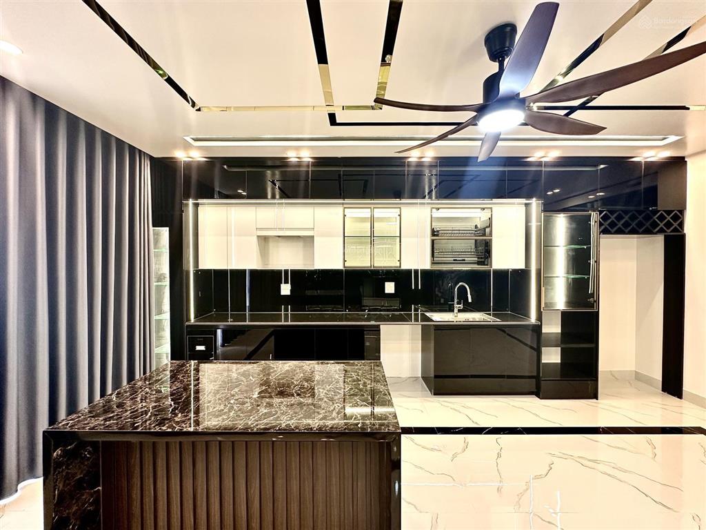 Nhà mặt đường tuyến 2 chợ hàng  135m2 x 5 tầng có thang máy  full nội thất