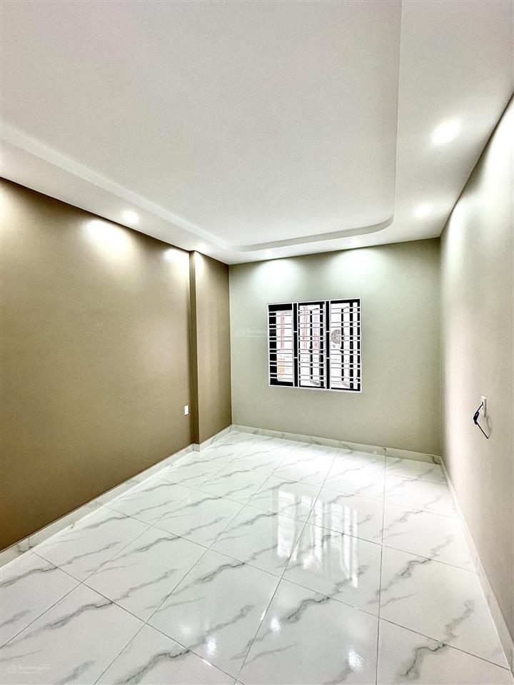 Nhà 4 tầng xây mới lê lai  ngõ nông, có sân cổng riêng