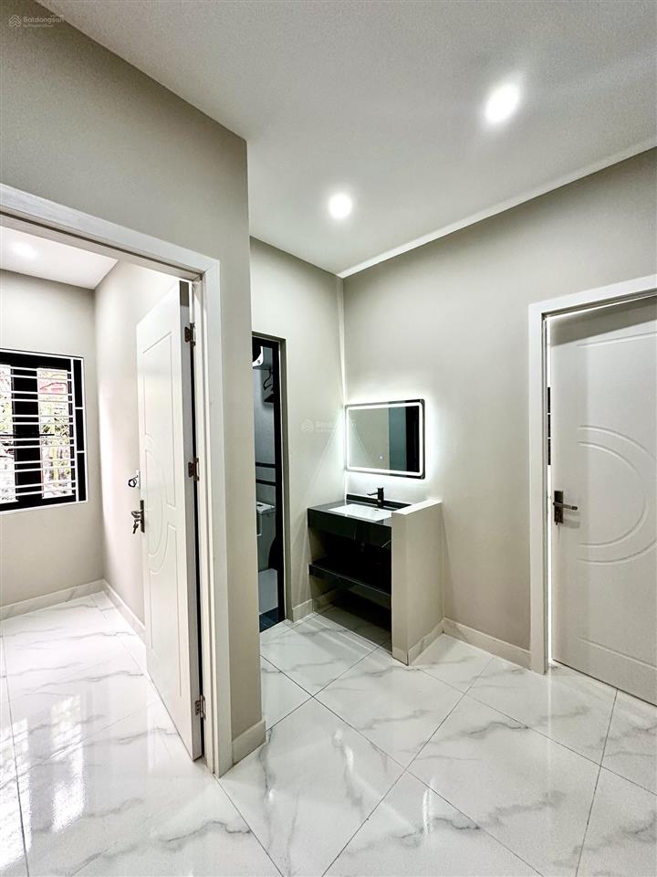 Nhà 4 tầng xây mới lê lai  ngõ nông, có sân cổng riêng