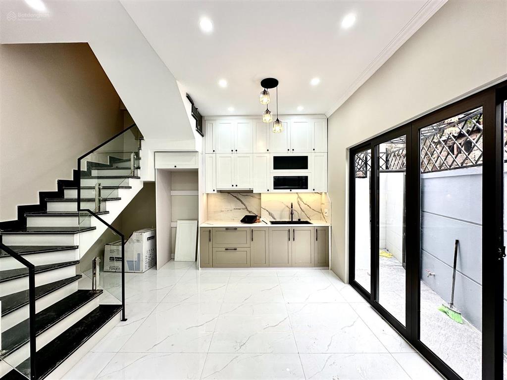 Nhà 4 tầng xây mới lê lai  ngõ nông, có sân cổng riêng