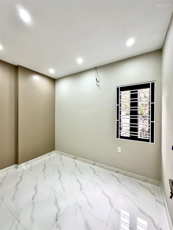 Nhà 4 tầng xây mới lê lai  ngõ nông, có sân cổng riêng