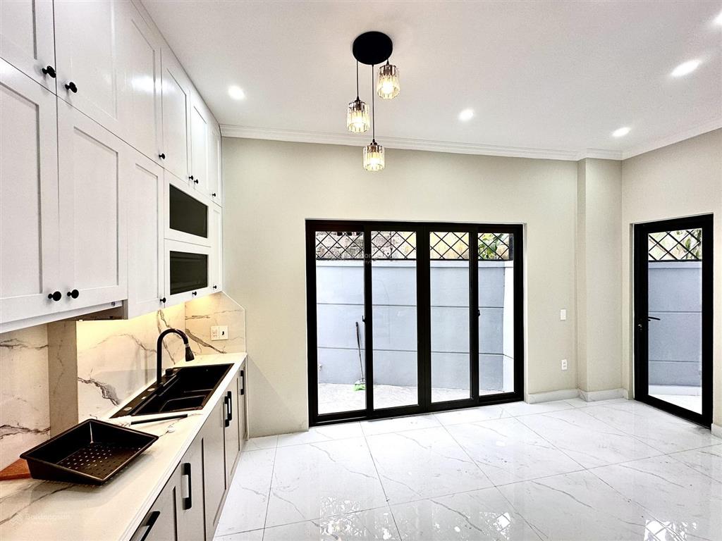 Nhà 4 tầng xây mới lê lai  ngõ nông, có sân cổng riêng