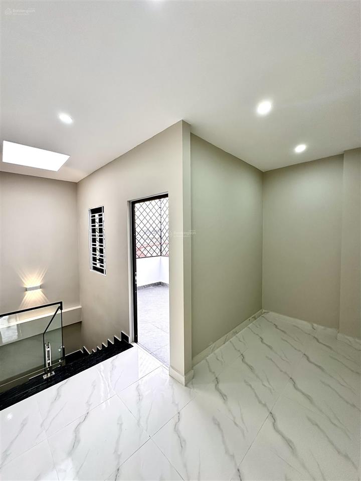 Nhà 4 tầng xây mới lê lai  ngõ nông, có sân cổng riêng