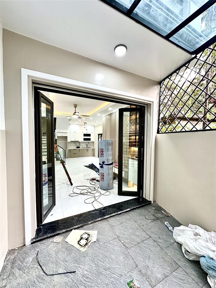 Nhà 4 tầng xây mới lê lai  ngõ nông, có sân cổng riêng