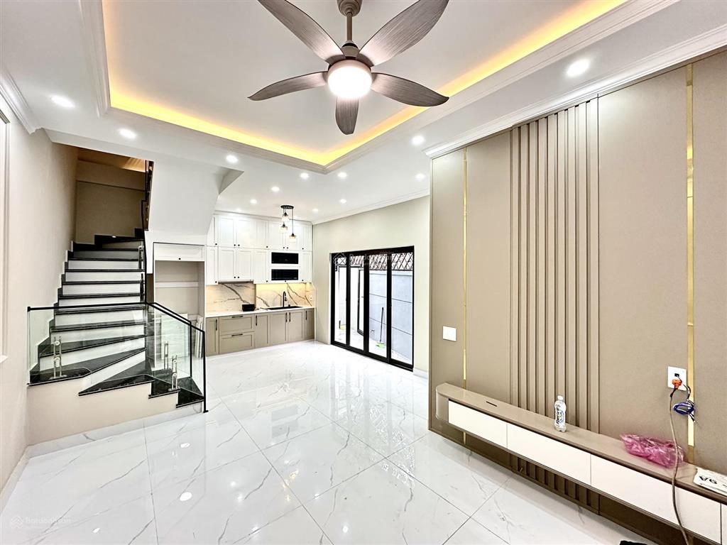 Nhà 4 tầng xây mới lê lai  ngõ nông, có sân cổng riêng