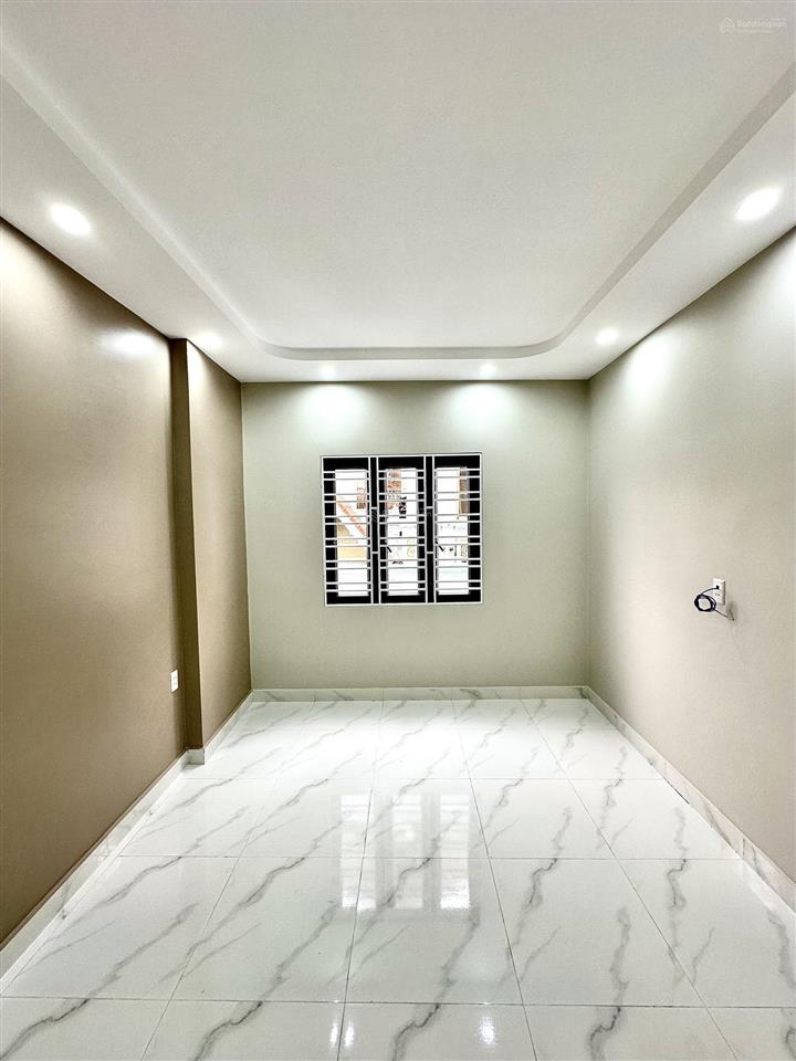 Nhà 4 tầng xây mới lê lai  ngõ nông, có sân cổng riêng