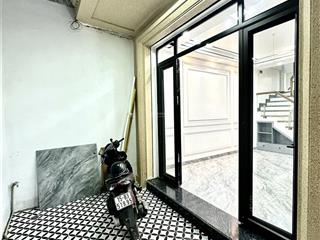 Giá rẻ nhất hiện tại  hơn 3 tỷ có nhà mới 4 tầng sân cổng phố thiên lôi