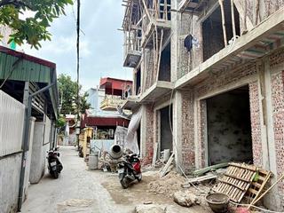 Nhà 3 tầng độc lập sân cổng đường đà nẵng  ô tô đỗ gần nhà
