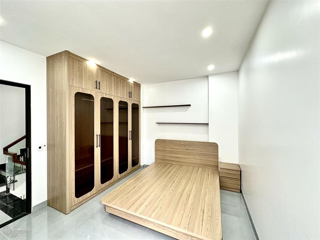 Nhà diện tích rộng 103m2 x 4 tầng sân trước sân sau phố ngô gia tự
