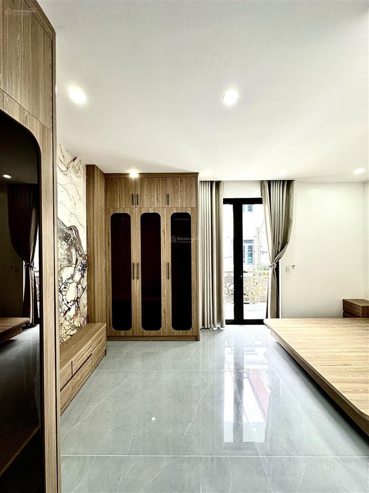 Nhà diện tích rộng 103m2 x 4 tầng sân trước sân sau phố ngô gia tự
