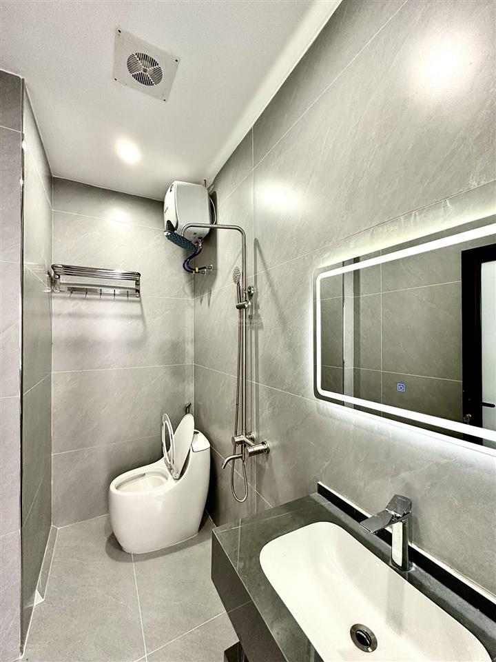 Nhà diện tích rộng 103m2 x 4 tầng sân trước sân sau phố ngô gia tự