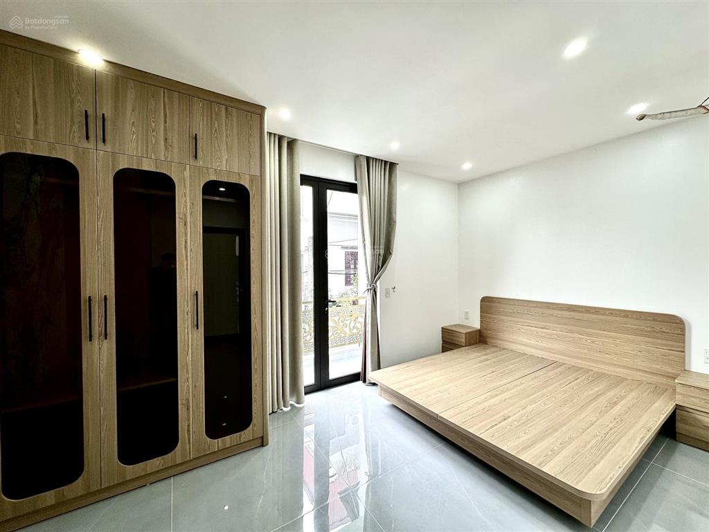 Nhà diện tích rộng 103m2 x 4 tầng sân trước sân sau phố ngô gia tự