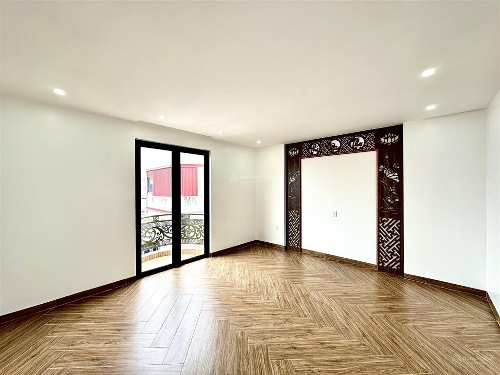 Nhà diện tích rộng 103m2 x 4 tầng sân trước sân sau phố ngô gia tự