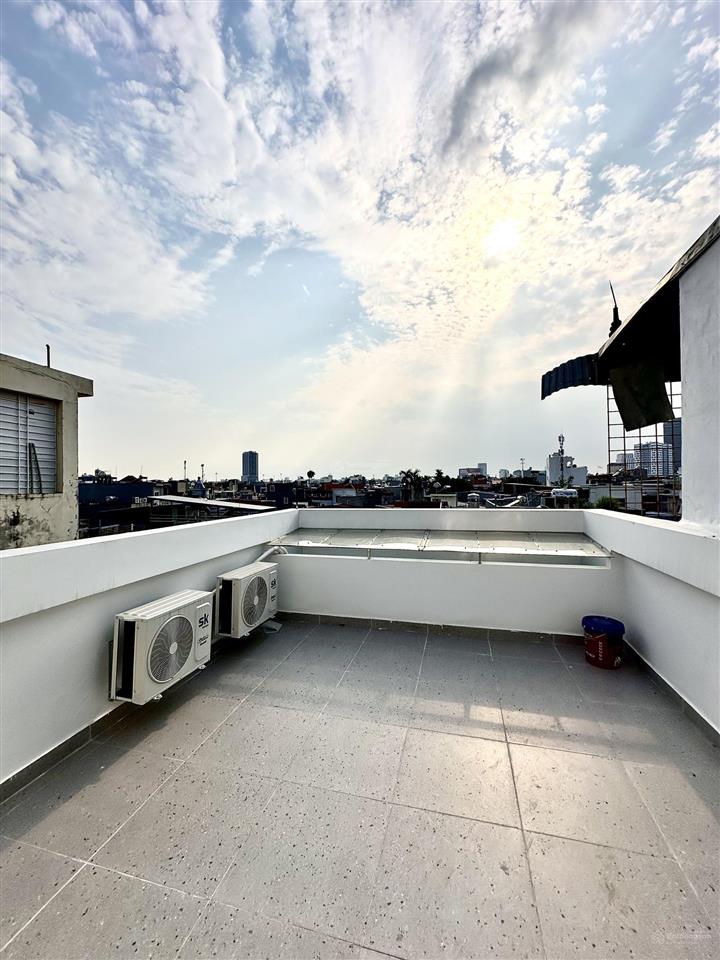 Nhà 4 tầng thang máy mặt đường tuyến 2 lê lợi