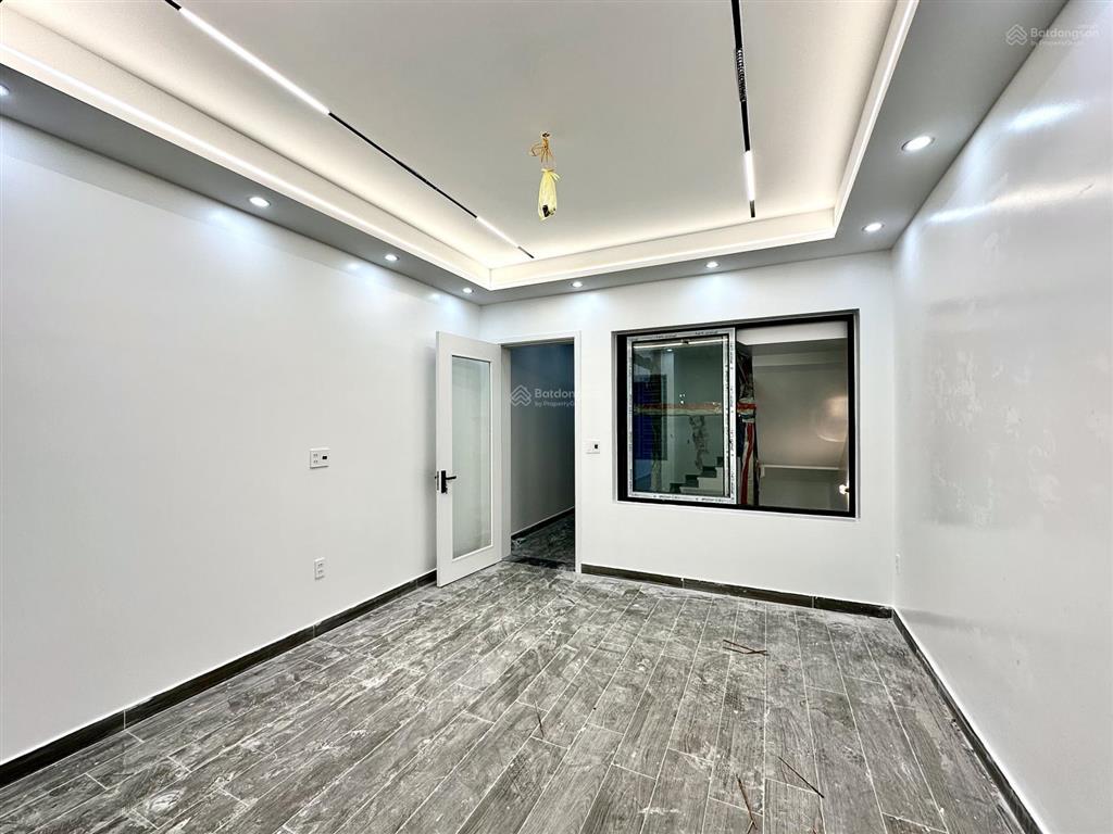 Nhà 4 tầng thang máy ô tô vào phố phương lưu
